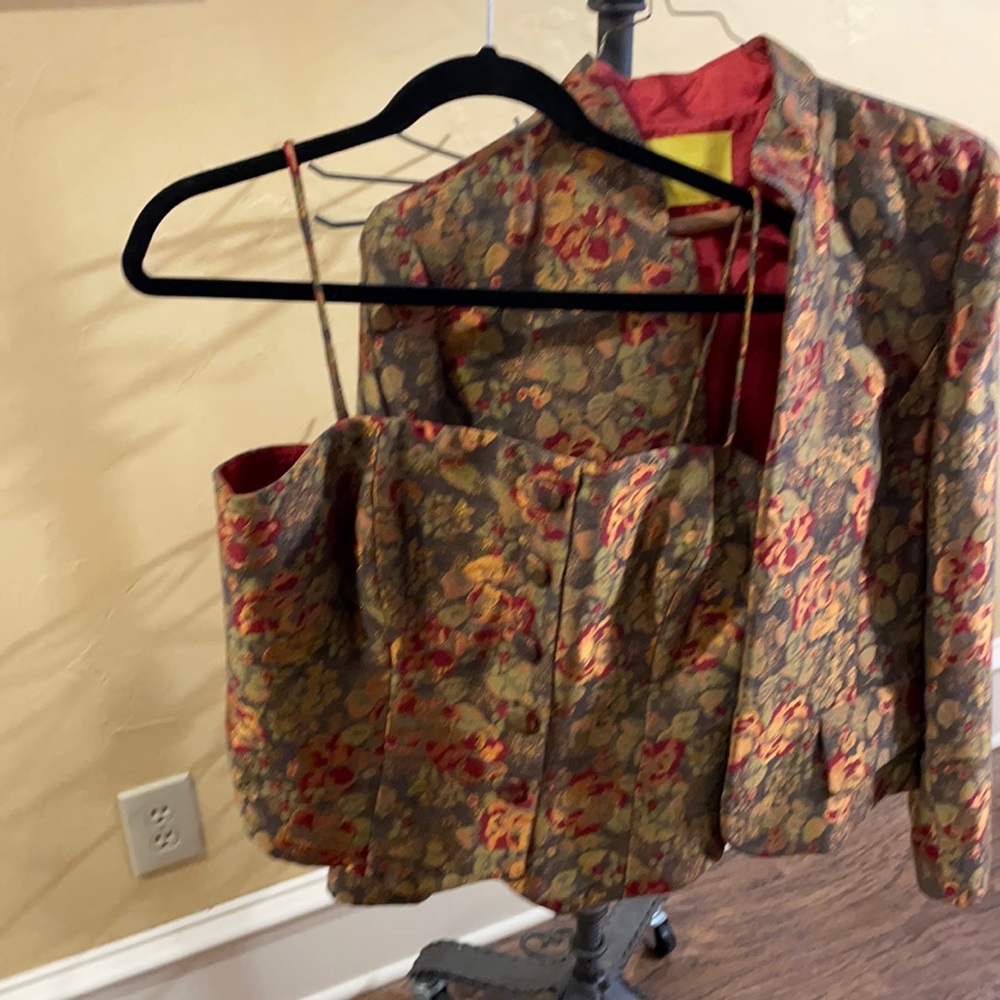 Elegant jacket and camisole goes from work to evening